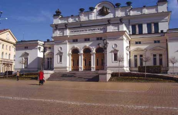 Константин Йованович  прави първия  проект на сградата на Народното събрание