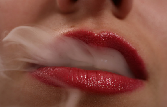 Паленето на цигара след секс вече е отживелица
