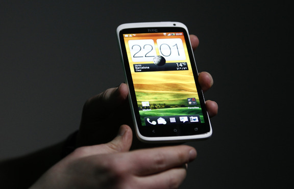 HTC пуска на пазара мини версия на One