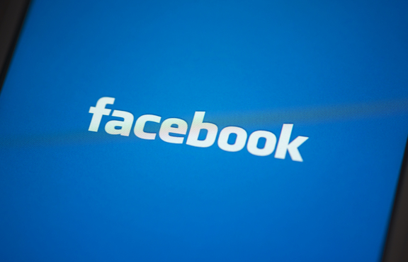 Социалната мрежа Facebook закрива Creative Labs