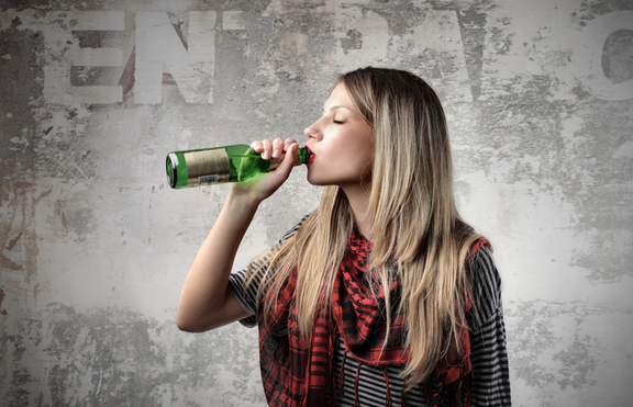Доказано: Алкохолът подобрява настроението на тийнейджърите