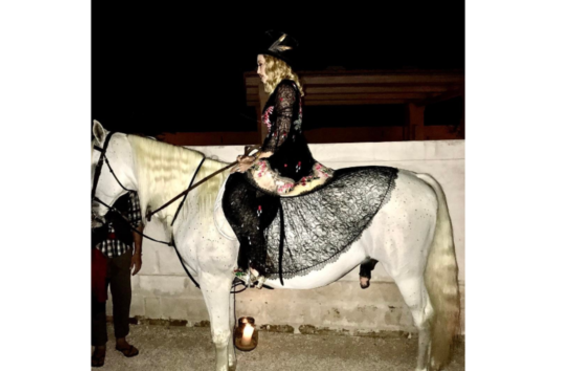 Аз съм на кон: Мадона отпразнува рожден ден в Италия
