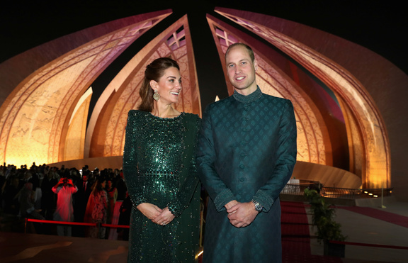 Хит или Шит: Принц Уилям и Кейт с пакистански одежди