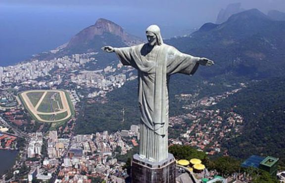 Вандали надраскаха статуята на Иисус Христос в Рио де Жанейро 