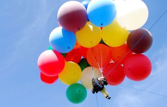 Американец прелетя Ла Манш с хелиеви балони (+видео)