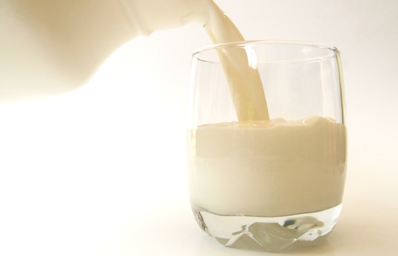 Повече мляко в детските години за по-крепко здраве на старини