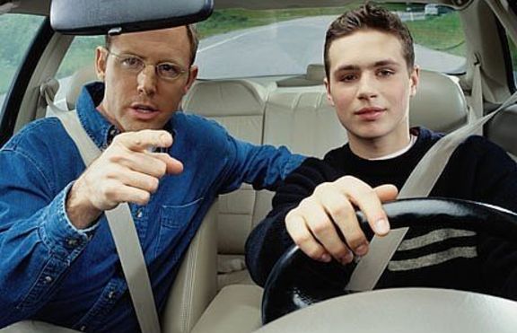 Младите шофьори – зад волана само с опитен придружител 