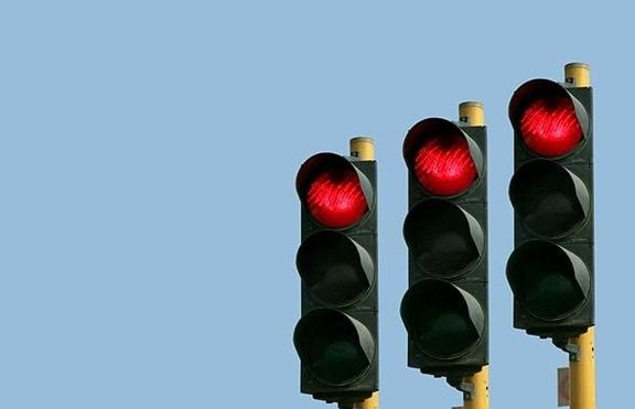 Светофарът е червен, а таймерът зелен - на кое да вярваме?