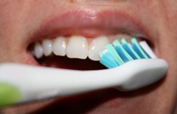 Каква четка за зъби да използваме - електрическа или класическа?
