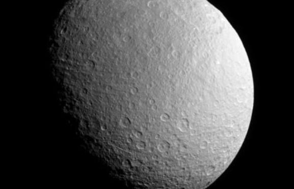 Рея - вторият по големина естествен спътник на Сатурн