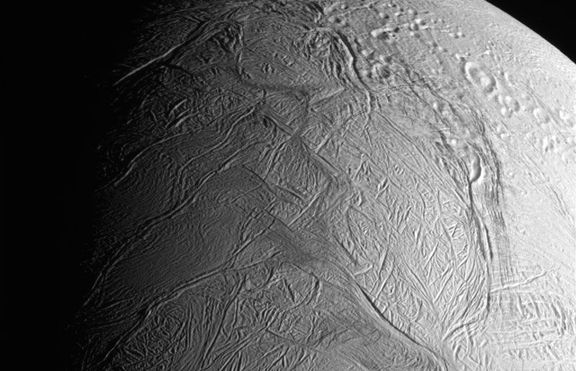 Естественият спътник на Сатурн - Енцелад