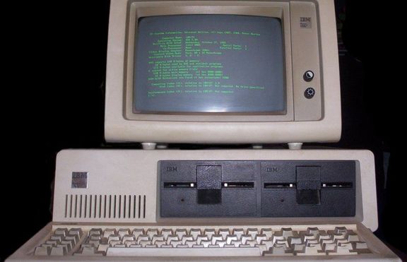IBM PC първият персонален компютър
