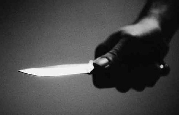 Парче салам стана причина тийнейджър да наръга близнака си с нож 