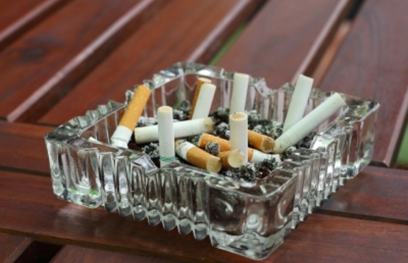 Учени апелират да се забрани продажбата на цигари за лица под 21 години