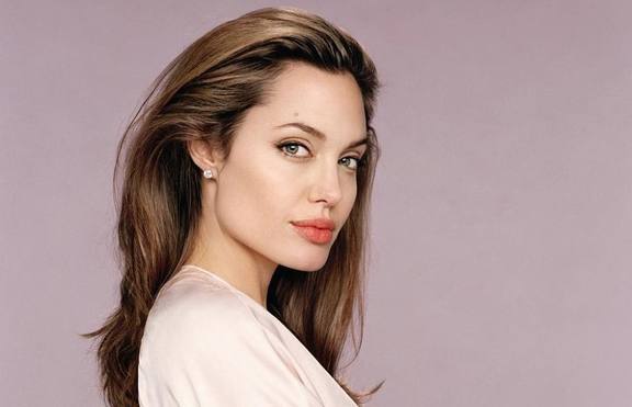 Анджелина Джоли със сериозна травма