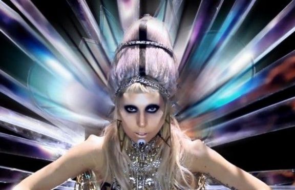 Фенове на Лейди Гага взривиха сървърите на Amazon 