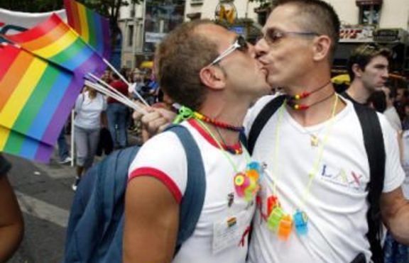Забраниха браковете между гейове
