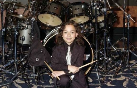 7-годишно момче стана най-младият барабанист в света (+видео)