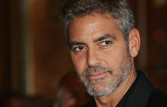 Джордж Клуни се влюби в кечистката Супер Стейси
