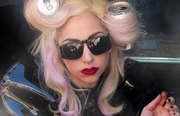 Лейди Гага провокира за пореден път (+снимки)