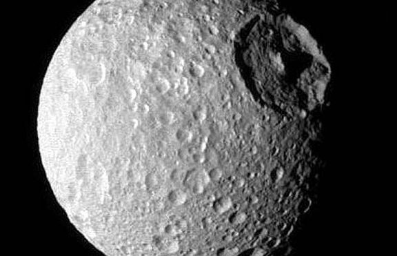 Мимас -  естествен спътник на Сатурн