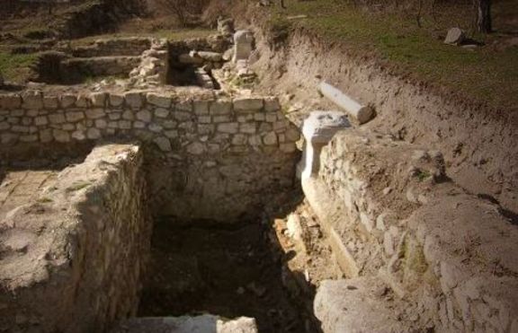 Гримове и помади открити в древно римско легионерско селище край Свищов