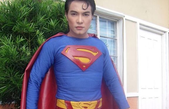 Мъж се подложил на пластични операции, за да прилича на Супермен