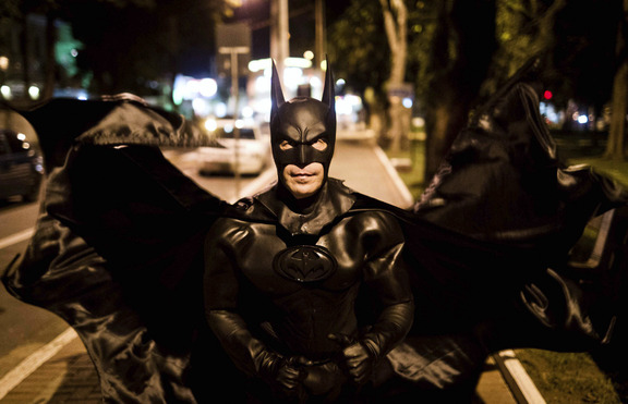 Учени: Батман може да полети над Готъм сити, но ще загине при кацането