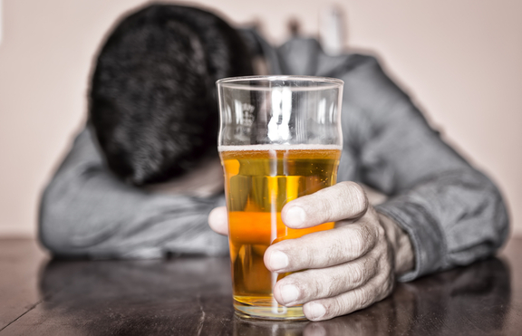 Консумацията на алкохол от тийнейджърите е сериозен проблем