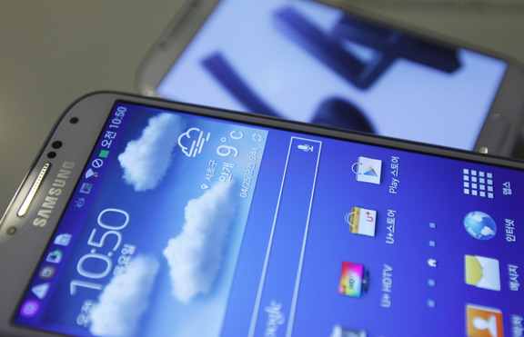 Apple и Samsung отново обират каймака на смартфон индустрията