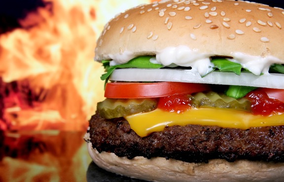 Защо бургерите изглеждат много по-апетитно в рекламите? (+видео)