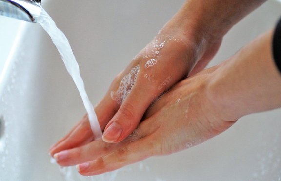 Честото миене на ръце изсушава кожата - как да се погрижим за нея?