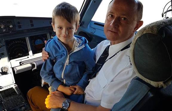 България Ер за Деня на детето: Посещение в пилотската кабина