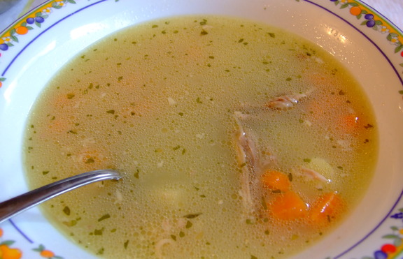 Пилешката супа – перфектно лекарство при настинка