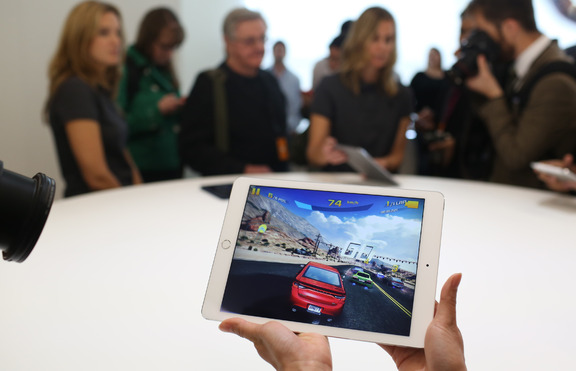 Apple отлага производството на по-голям iPad