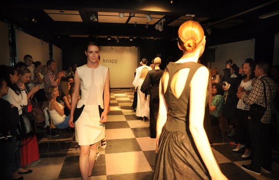 Модната марка KNAPP представи новите си линии SS 2012 (+ снимки)