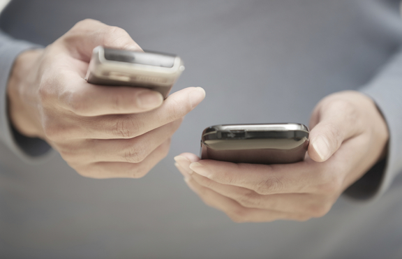 Съвети как да прехвърлиш контактите си от iOS на Android и обратно