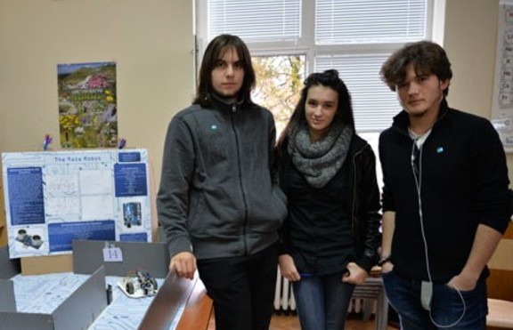 Трима тийнейджъри стъпват смело в света на роботиката