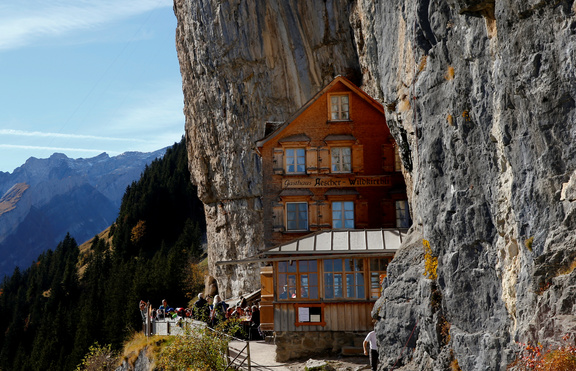 Ресторант в скалите - рай в Алпите