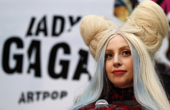 Lady GaGa шокира за пореден път - обля се с повръщано