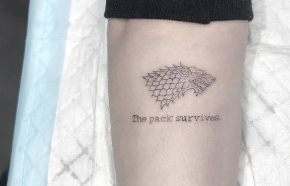 Новата татуировка на Софи Търнър - спойлер за Game of Thrones?