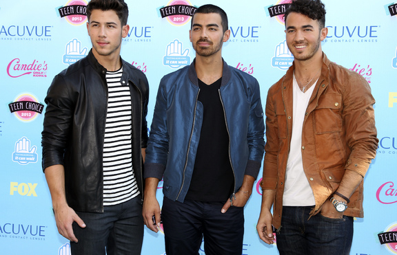 Jonas Brothers снимат документален филм?