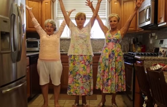 Бабички, танцуващи неприличния танц на Сайръс, станаха хит в интернет (+ видео)