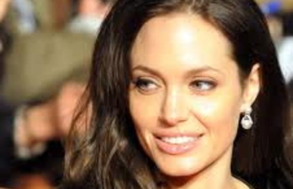 Анджелина Джоли  е заприличала на анорексичка