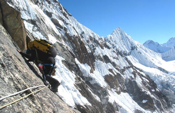 Непалка изкачи Еверест два пъти за 11 дни