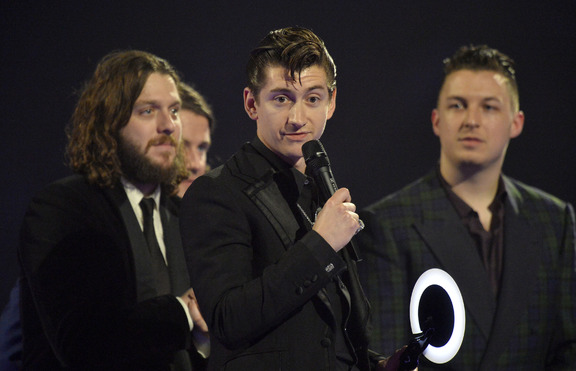 Кой триумфира на Brit Awards? 