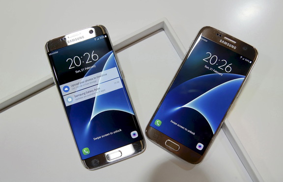 Samsung пуска телефони с огъващи се екрани догодина?