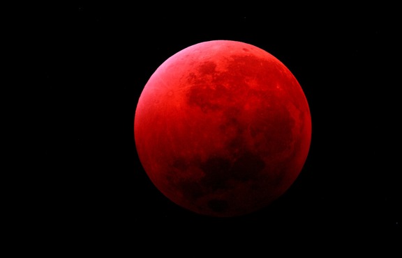 Кървавата луна в Телец променя живота на 4 зодии