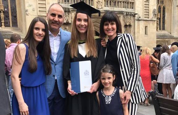 Цветан Цветанов горд, дъщеря му се дипломира