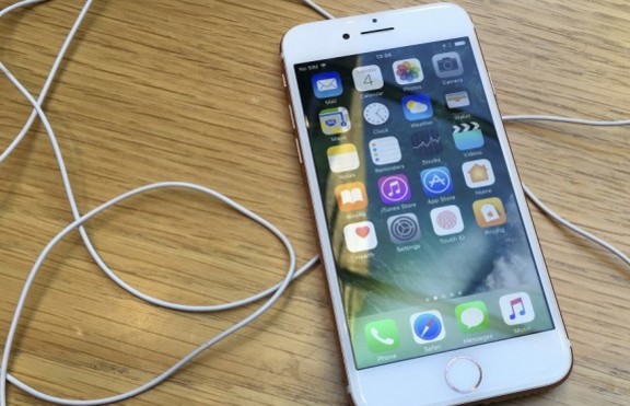 Apple разглежда 10 варианта за дизайна на новия iPhone